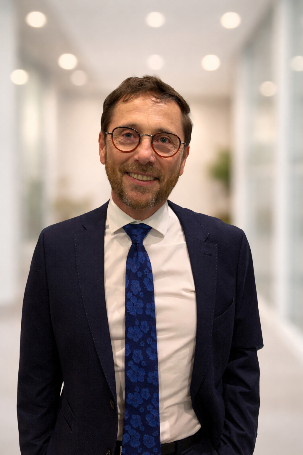 portrait professionnel d'homme en costume